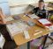 Die Klassen 6a & 6b stellen selber Papyrusblätter her